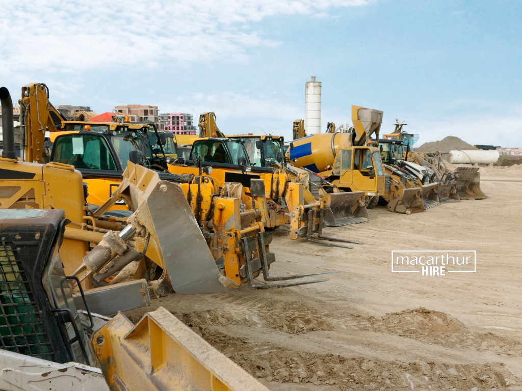 excavator hire macarthur truck hire macarthur, truck rental macarthur, Truck rental guide, 2 Ton Fuso Tray Truck, 2 Ton Tray Truck, hydraulic splitter supplier, Forklift hire 