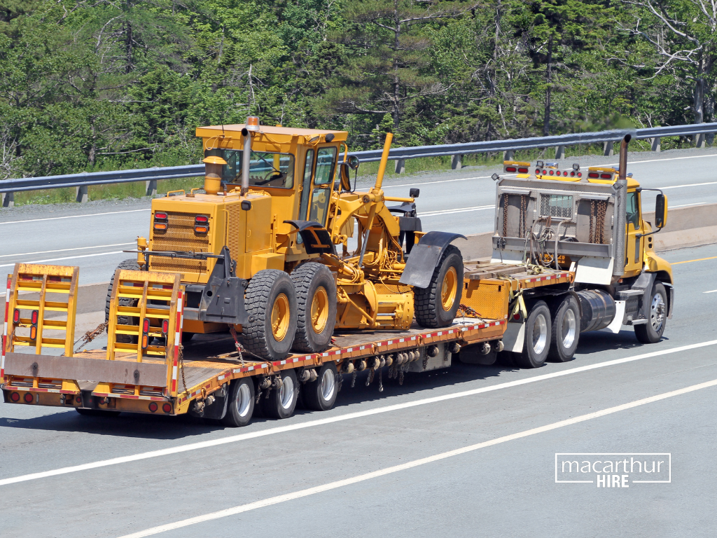 excavator hire macarthur truck hire macarthur, truck rental macarthur, Truck rental guide, 2 Ton Fuso Tray Truck, 2 Ton Tray Truck, hydraulic splitter supplier, Forklift hire 